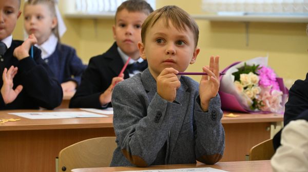 Школьная линейка в Минске - Sputnik Беларусь
