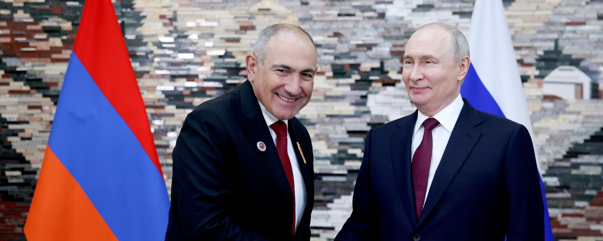 Президент Владимир Путин встретился с премьер-министром Армении Николом Пашиняном - Sputnik Беларусь, 1920, 01.09.2026