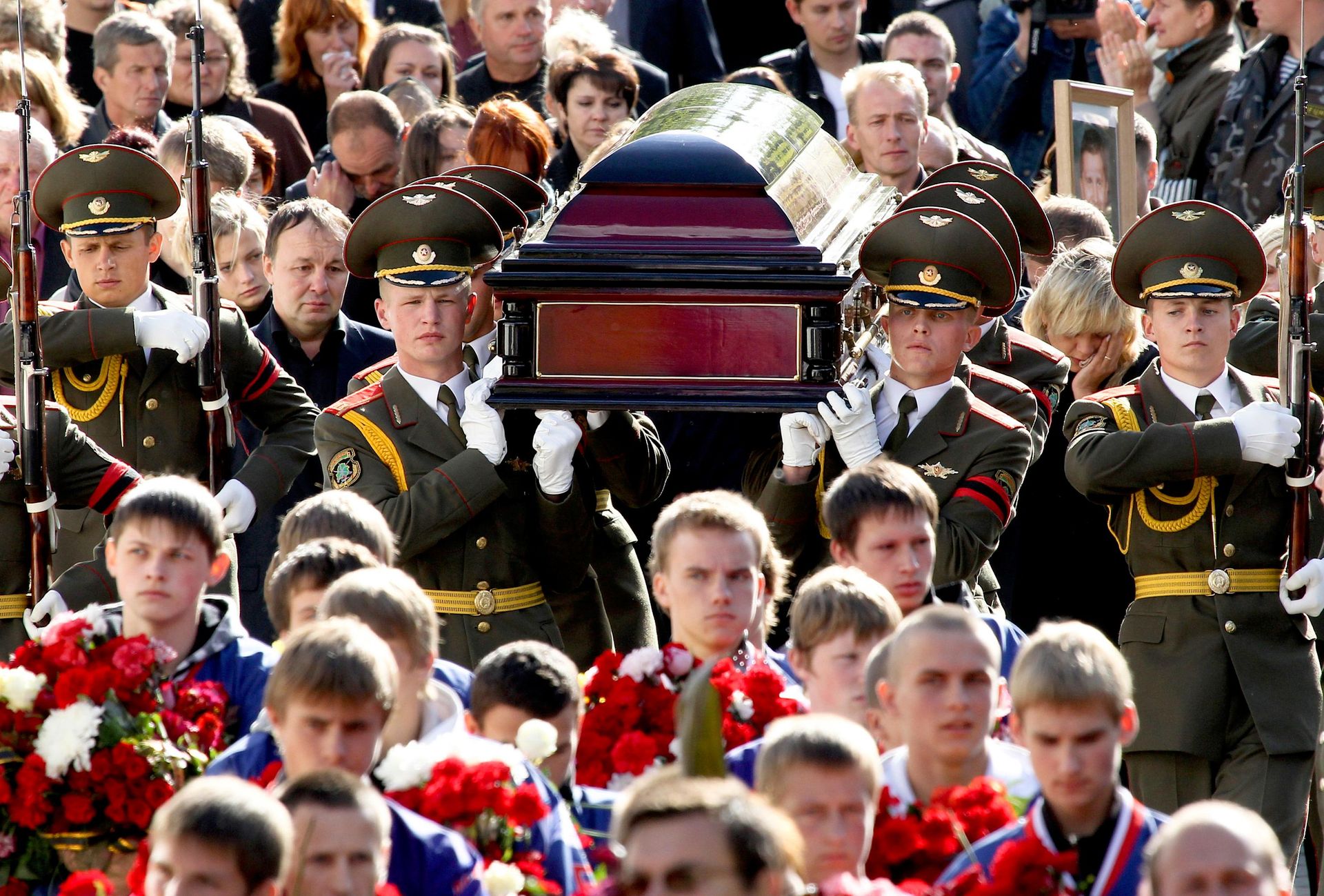 Прощание с хоккеистом Локомотива Русланом Салеем в Минске Прощание с хоккеистом Локомотива Русланом Салеем в Минске - Sputnik Беларусь, 1920, 02.09.2026