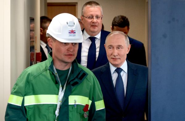 Кіраўнік расійскай дзяржавы на аглядзе танкера-газаваза "Пётр Столыпин" для праекта "Арктик СПГ-2" на верфі "Звезда". - Sputnik Беларусь