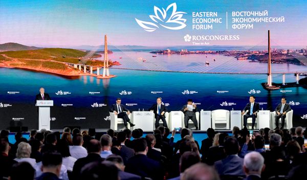 Пленарная сессия Восточного экономического форума. Пленарная сессия Восточного экономического форума. - Sputnik Беларусь