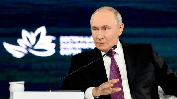 Президент РФ Владимир Путин на пленарной сессии Восточного экономического форума - Sputnik Беларусь