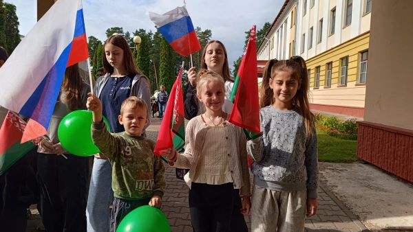 Дзень Саюзнай дзяржавы Беларусі і Расіі праходзіць у дзіцячым рэабілітацыйна-аздараўленчым цэнтры Жамчужына ў Лепельскім раёне - Sputnik Беларусь