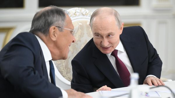 Прэзідэнт Расіі Уладзімір Пуцін і міністр замежных спраў Расіі Сяргей Лаўроў (злева) - Sputnik Беларусь