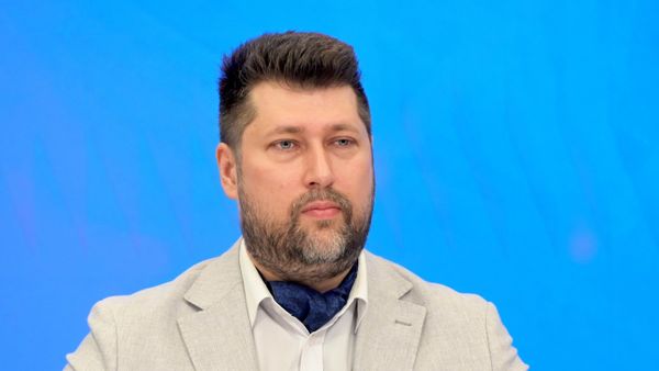 Колташов: доверия к гривне у украинцев больше нет, а доллары тащат тоннами - Sputnik Беларусь