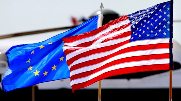 Флаги США и Евросоюза - Sputnik Беларусь