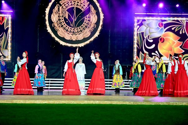 Дзяржаўны акадэмічны харэаграфічны ансамбль "Бярозка" імя Н. С. Надзежджынай Дзяржаўны акадэмічны харэаграфічны ансамбль "Бярозка" імя Н. С. Надзежджынай - Sputnik Беларусь