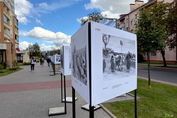 Планшетная выставка Sputnik Беларусь Женские лица войны в Гродно Планшетная выставка Sputnik Беларусь Женские лица войны в Гродно - Sputnik Беларусь