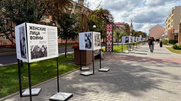 Планшетная выставка Sputnik Беларусь Женские лица войны в Гродно - Sputnik Беларусь