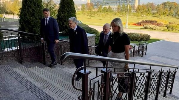 Спецпосланник США по Беларуси Джон Коул во Дворце Независимости в Минске - Sputnik Беларусь
