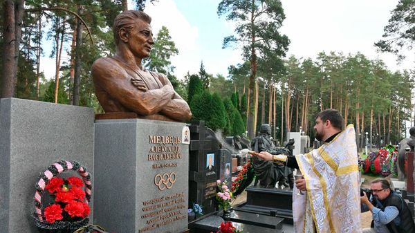 Помнік легендарнаму барцу Аляксандру Мядзведзю адкрылі ў Мінску – відэа - Sputnik Беларусь