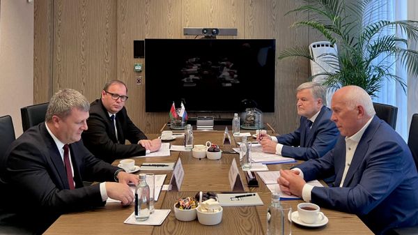 Встреча посла Беларуси в РФ Юрия Селиверстова с гендиректором Ростеха Сергеем Чемезовым  - Sputnik Беларусь