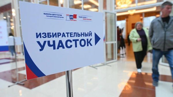 Выборы в Госдуму на избирательном участке в Беларуси - Sputnik Беларусь