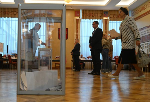 Россияне в Беларуси голосуют на выборах в Госдуму РФ - Sputnik Беларусь