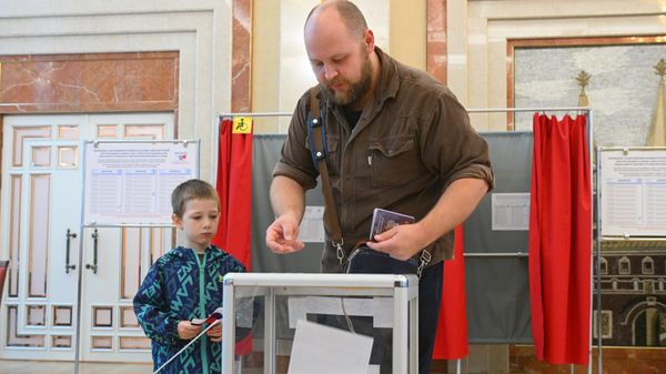 Расіяне ў Беларусі галасуюць на выбарах у Дзярждуму – фота - Sputnik Беларусь