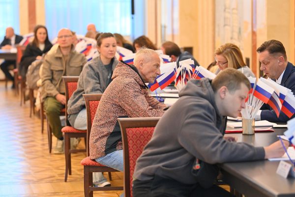 Россияне в Беларуси голосуют на выборах в Госдуму РФ - Sputnik Беларусь