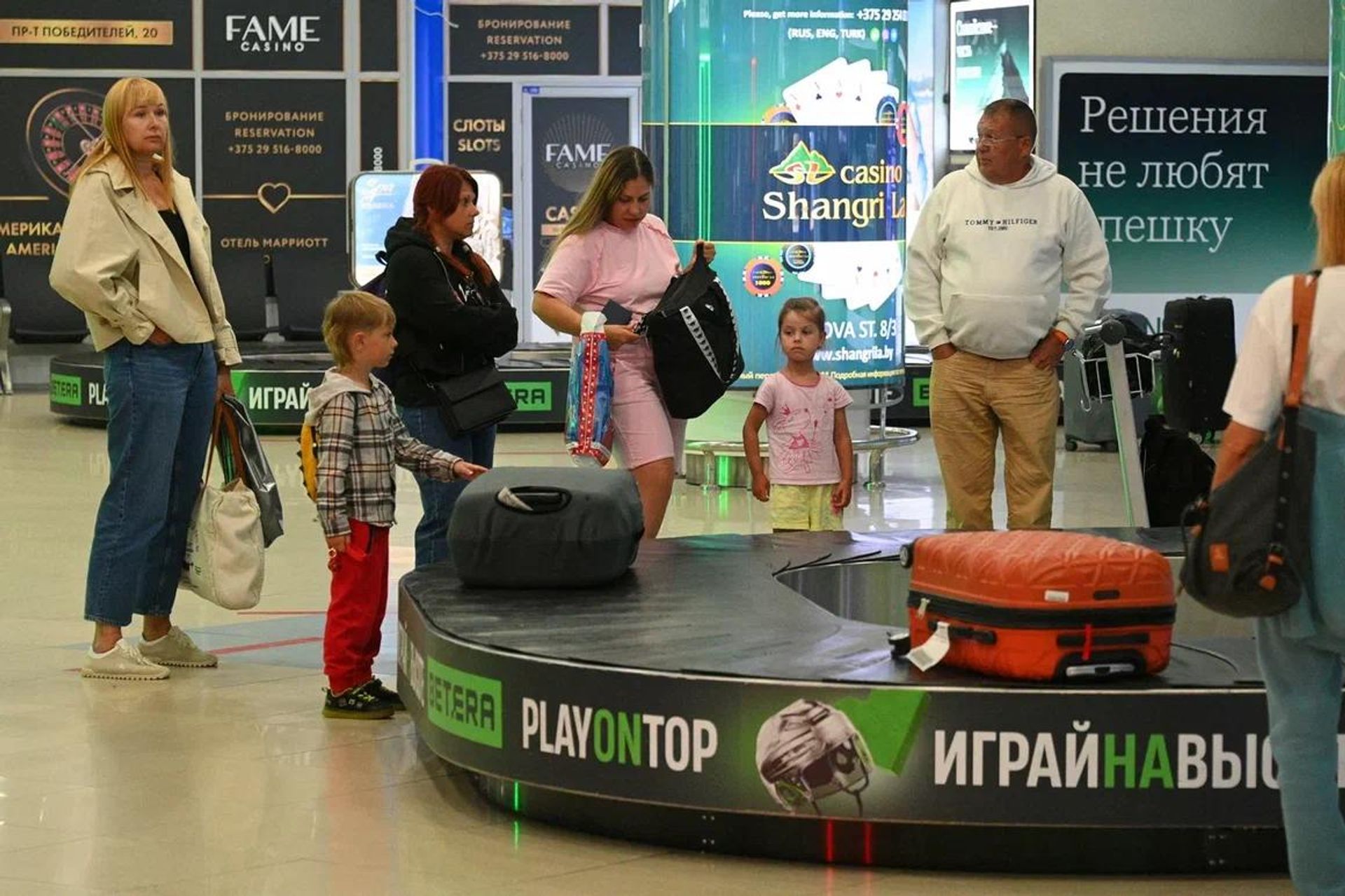 Работа таможенной службы в Национальном аэропорту Минск Работа таможенной службы в Национальном аэропорту Минск - Sputnik Беларусь, 1920, 21.09.2026