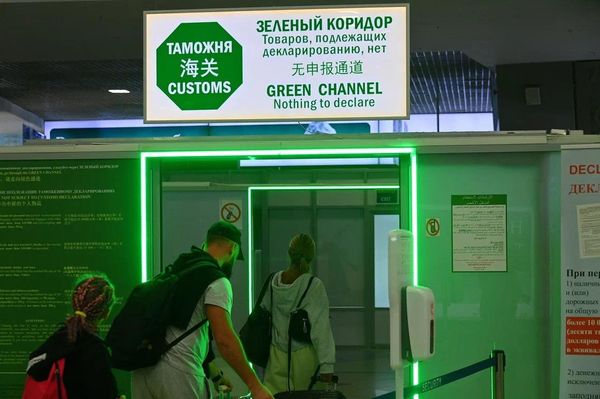 Работа таможенной службы в Национальном аэропорту Минск Работа таможенной службы в Национальном аэропорту Минск - Sputnik Беларусь