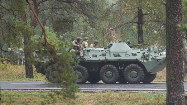 В Гомельской области в ходе учений подразделений территориальной обороны отработаны действия по ведению обороны на подступах к областному центру - Sputnik Беларусь