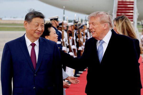 Президент США Дональд Трамп и председатель КНР Си Цзиньпин во время прибытия Си Цзиньпина на авиабазу Эндрюс, США - Sputnik Беларусь