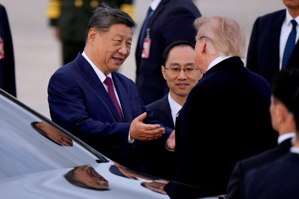 Президент Дональд Трамп и председатель КНР Си Цзиньпин беседуют на объединенной базе Эндрюс, США - Sputnik Беларусь