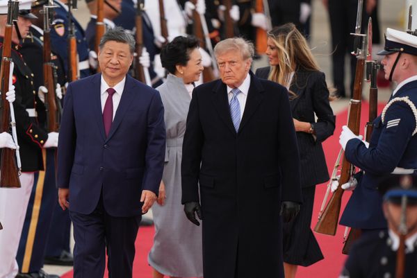 Президент Дональд Трамп и первая леди Мелания Трамп приветствуют президента Китая Си Цзиньпина и его жену Пэн Лиюань по прибытии на объединенную базу Эндрюс, США - Sputnik Беларусь