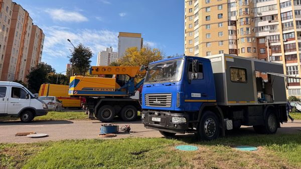 Ликвидация порыва трубопровода на ул. Жуковского в Минске Ликвидация порыва трубопровода на ул. Жуковского в Минске - Sputnik Беларусь