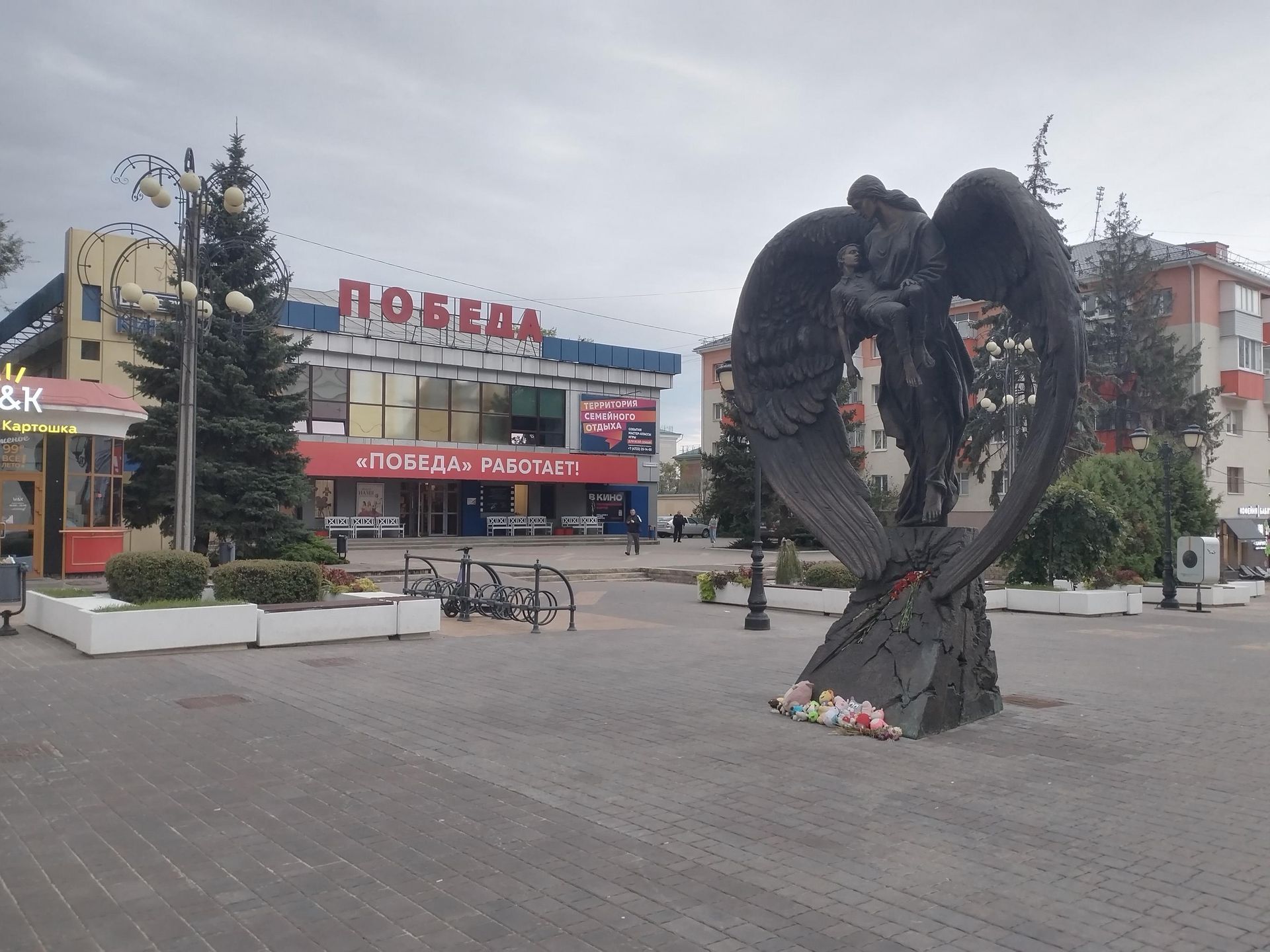 Мемориал в память о погибших 30 декабря 2023 года в Белгороде Мемориал в память о погибших 30 декабря 2023 года в Белгороде - Sputnik Беларусь, 1920, 28.09.2026