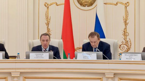 Першы намеснік прэм'ер-міністра Беларусі Мікалай Снапкоў (злева) і губернатар Ленінградскай вобласці Аляксандр Драздзенка (справа) - Sputnik Беларусь