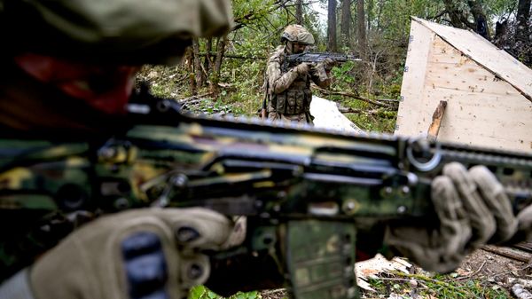 Боевое слаживание военнослужащих 83-й ОДШБр группировки войск Север на Сумском направлении СВО - Sputnik Беларусь