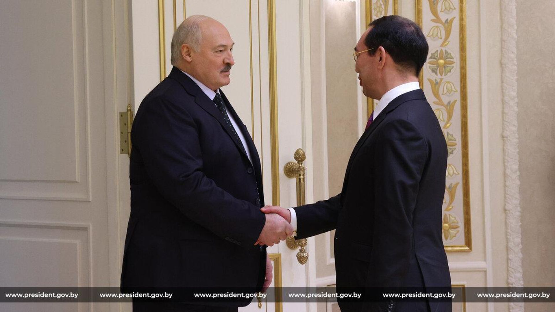 Встреча президента Беларуси Александра Лукашенко с главой Республики Саха (Якутия) России Айсеном Николаевым, 30 сентября 2024 года. - Sputnik Беларусь, 1920, 02.10.2026