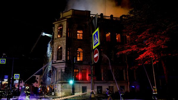 Пожар в историческом особняке на Исаакиевской площади в Санкт-Петербурге - Sputnik Беларусь