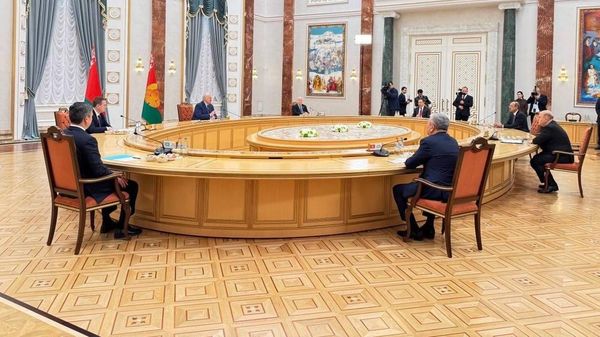 Прэзідэнт Беларусі Аляксандр Лукашэнка праводзіць сустрэчу з кіраўнікамі ўрадавых дэлегацый-удзельніц пасяджэння ЕМУС Прэзідэнт Беларусі Аляксандр Лукашэнка праводзіць сустрэчу з кіраўнікамі ўрадавых дэлегацый-удзельніц пасяджэння ЕМУС - Sputnik Беларусь