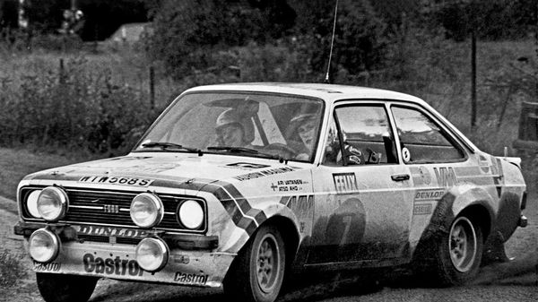 Ари Ватанен за рулем Ford Escort на ралли Финляндия в 1998 году - Sputnik Беларусь