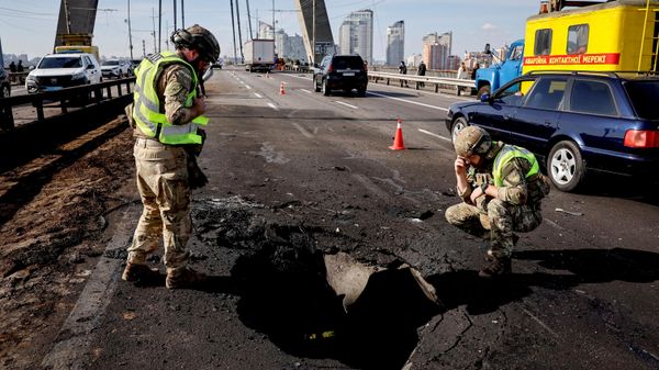 Последствия удара российского беспилотника по Северному мосту в Киеве - Sputnik Беларусь