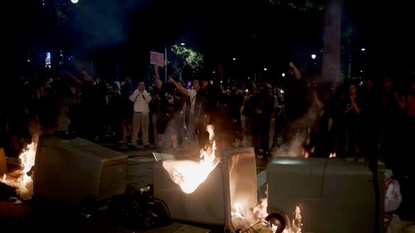 Хаос в Барселоне: жилищные протесты переросли в драки с полицией (видео) - Sputnik Беларусь