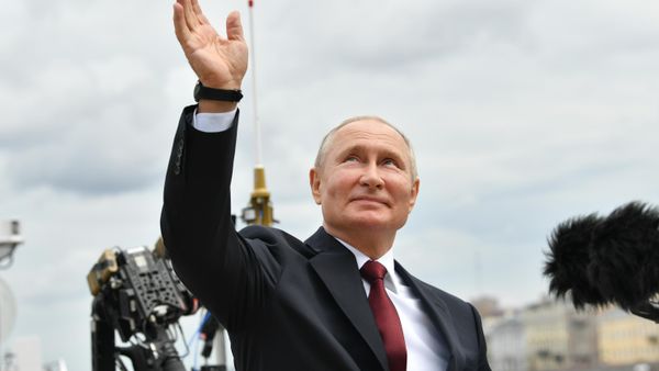 Президент РФ В. Путин принял участие в Главном военно-морском параде - Sputnik Беларусь