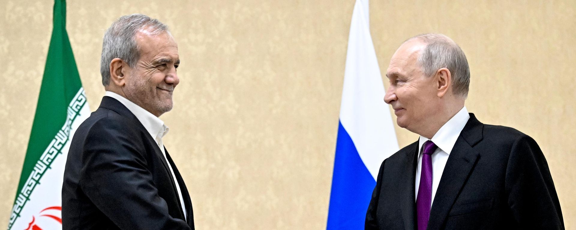 Масуд Пезешкиан и Владимир Путин - Sputnik Беларусь, 1920, 08.10.2026