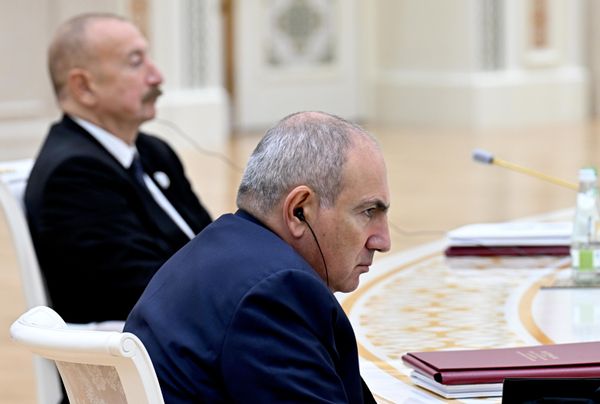 Премьер-министр Армении Никол Пашинян и президент Азербайджана Ильхам Алиев на заседании Совета глав государств-участников СНГ в расширенном составе. - Sputnik Беларусь