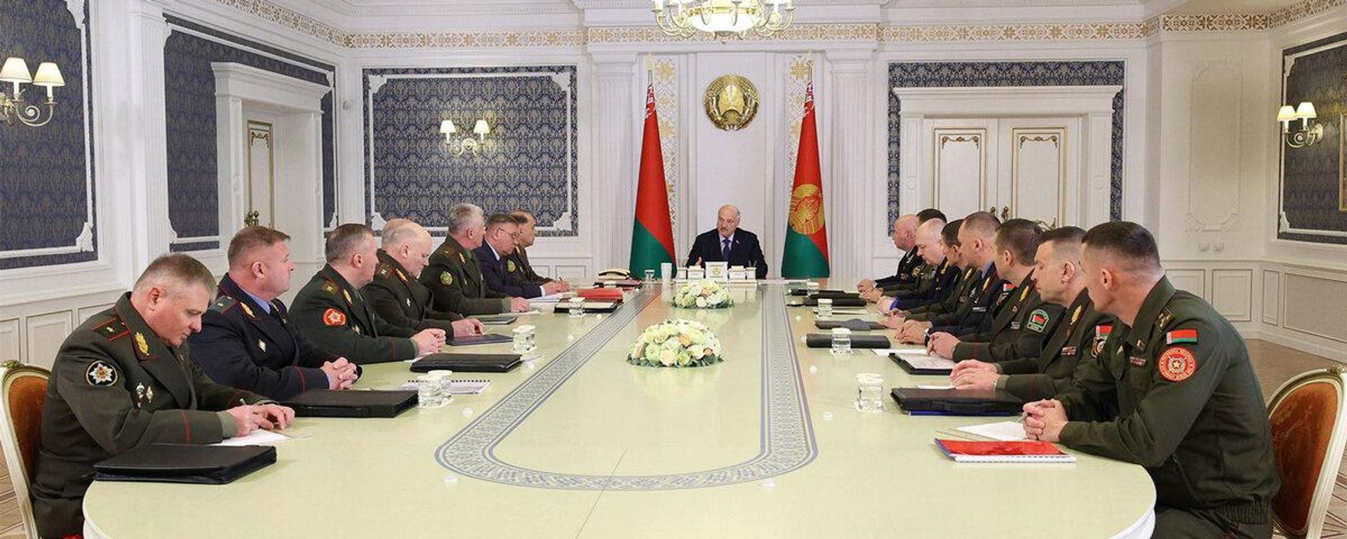 Прэзідэнт Беларусі Аляксандр Лукашэнка 13 кастрычніка на нарадзе па выніках праверкі баявой і мабілізацыйнай гатоўнасці 7-й асобнай спецыяльнай міліцэйскай брыгады ўнутраных войск МУС - Sputnik Беларусь, 1920, 13.10.2026