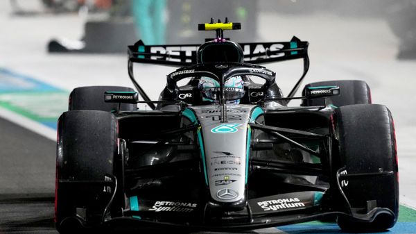 Болид команды Формулы-1 Mercedes - Sputnik Беларусь