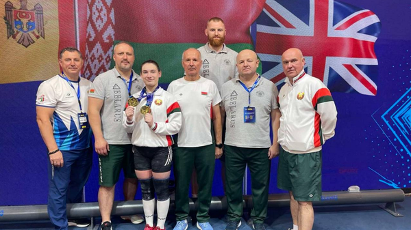 Ольга Галынская стала победительницей чемпионата Европы по тяжелой атлетике среди юниоров и молодежи - Sputnik Беларусь