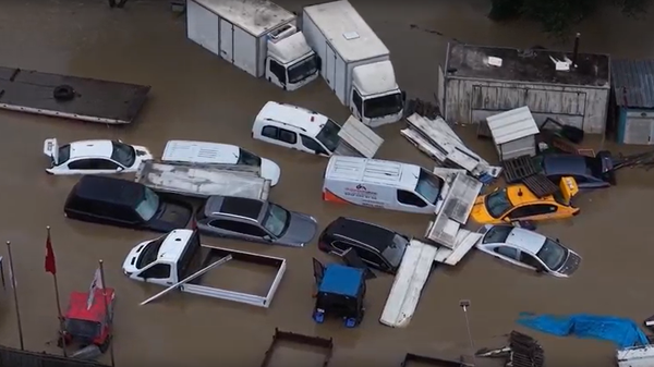Стамбул под водой: хаос на затопленных улицах сняли на видео с дрона - Sputnik Беларусь