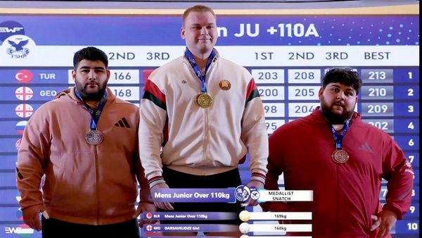 Артем Рогожинский завоевал малую золотую медаль на молодежном чемпионате Европы по тяжелой атлетике в Албании - Sputnik Беларусь