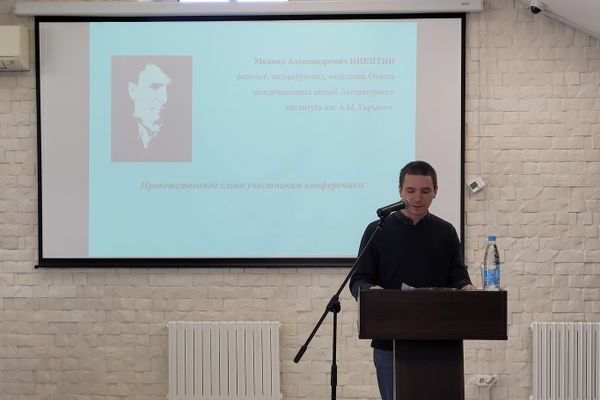 Начальник Отдела международных связей Литературного института им. Горького Михаил Никитин Начальник Отдела международных связей Литературного института им. Горького Михаил Никитин - Sputnik Беларусь