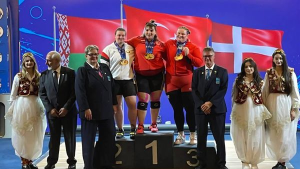 Белоруска Елена Бондикова завоевала три медали на чемпионате Европы по тяжёлой атлетике U23 - Sputnik Беларусь