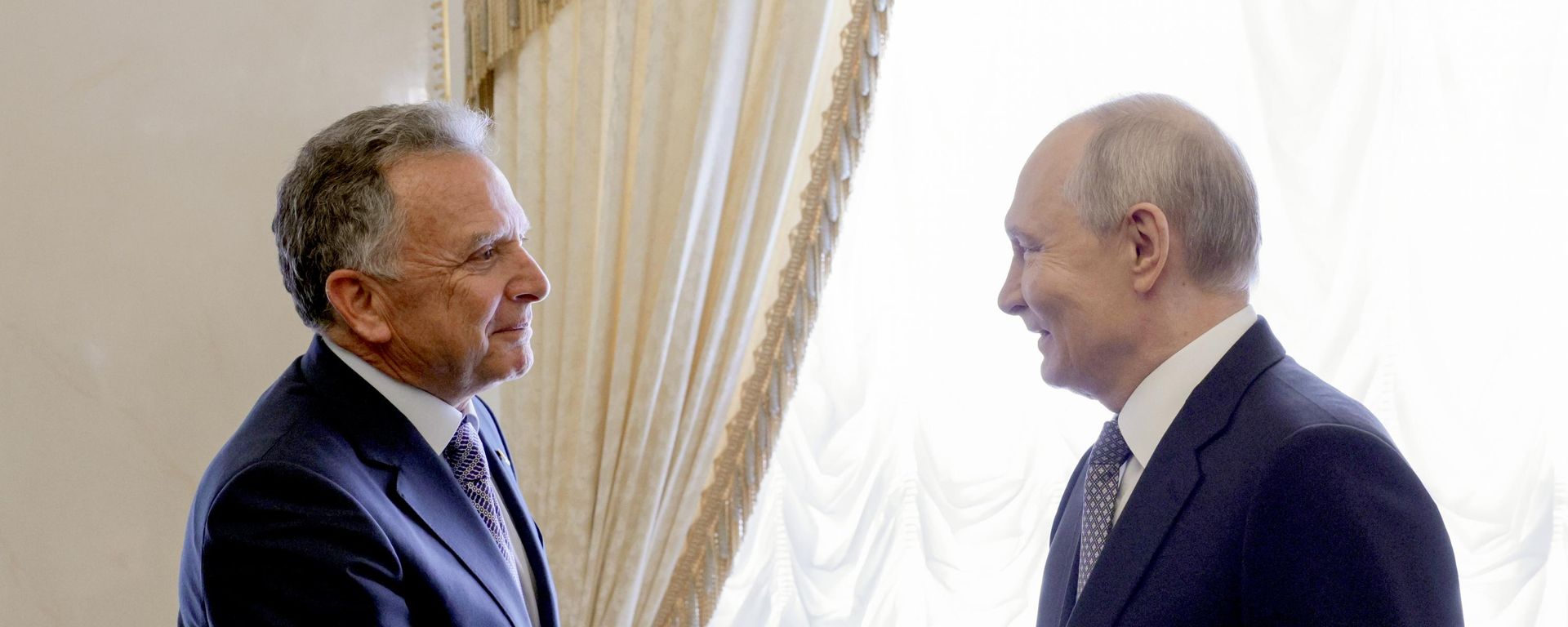Спецпасланнік прэзідэнта ЗША Сцівен Уіткаф і прэзідэнт Расіі Уладзімір Пуцін - Sputnik Беларусь, 1920, 21.10.2026