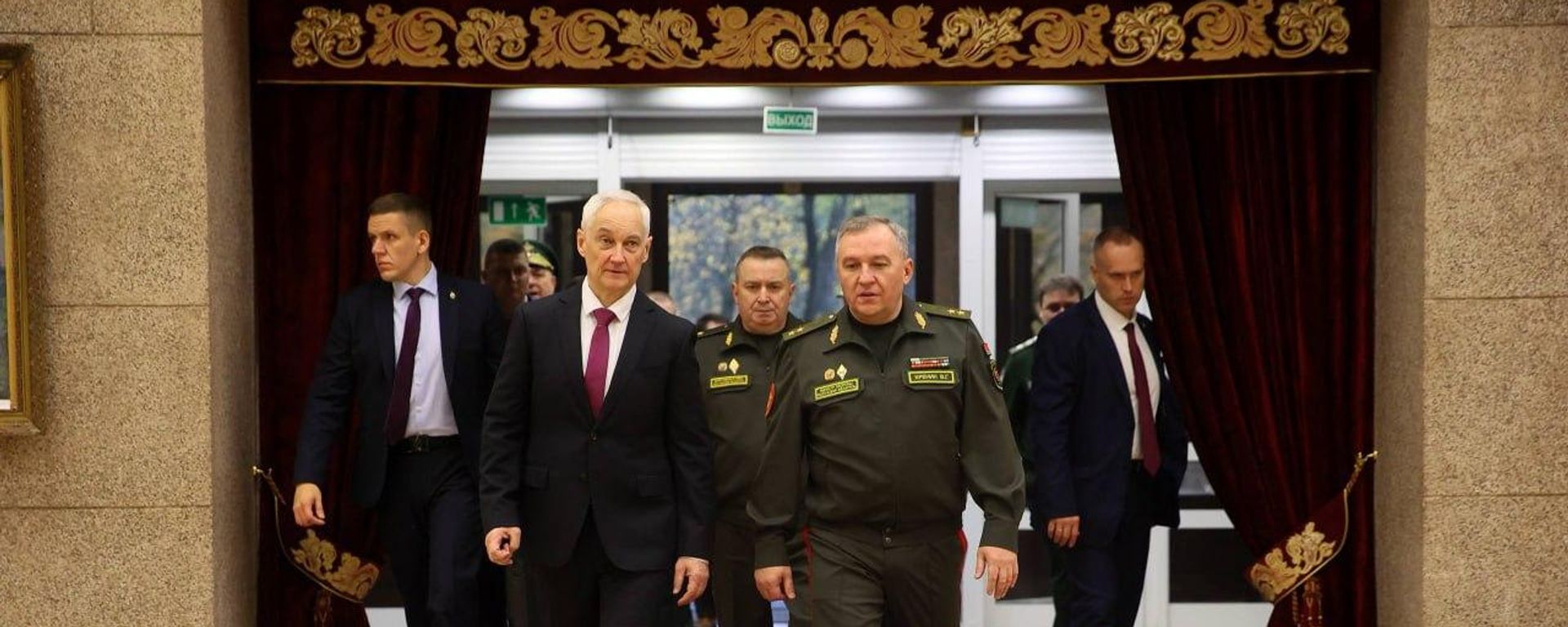 Міністры абароны Расіі і Беларусі Андрэй Беларусаў і Віктар Хрэнін перад пачаткам пасяджэння сумеснай калегіі ў Мінску - Sputnik Беларусь, 1920, 22.10.2026