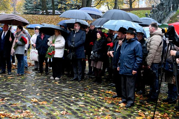 Память узников Минского гетто почтили на мемориале Яма Память узников Минского гетто почтили на мемориале Яма - Sputnik Беларусь