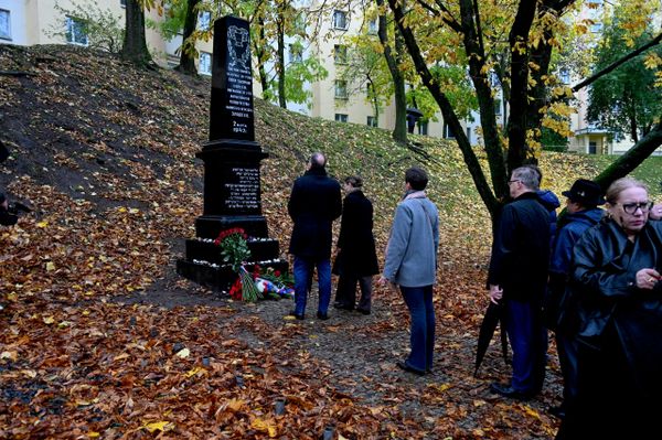 Память узников Минского гетто почтили на мемориале Яма Память узников Минского гетто почтили на мемориале Яма - Sputnik Беларусь